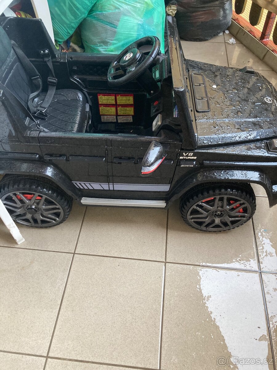 El: Auto Mercedes