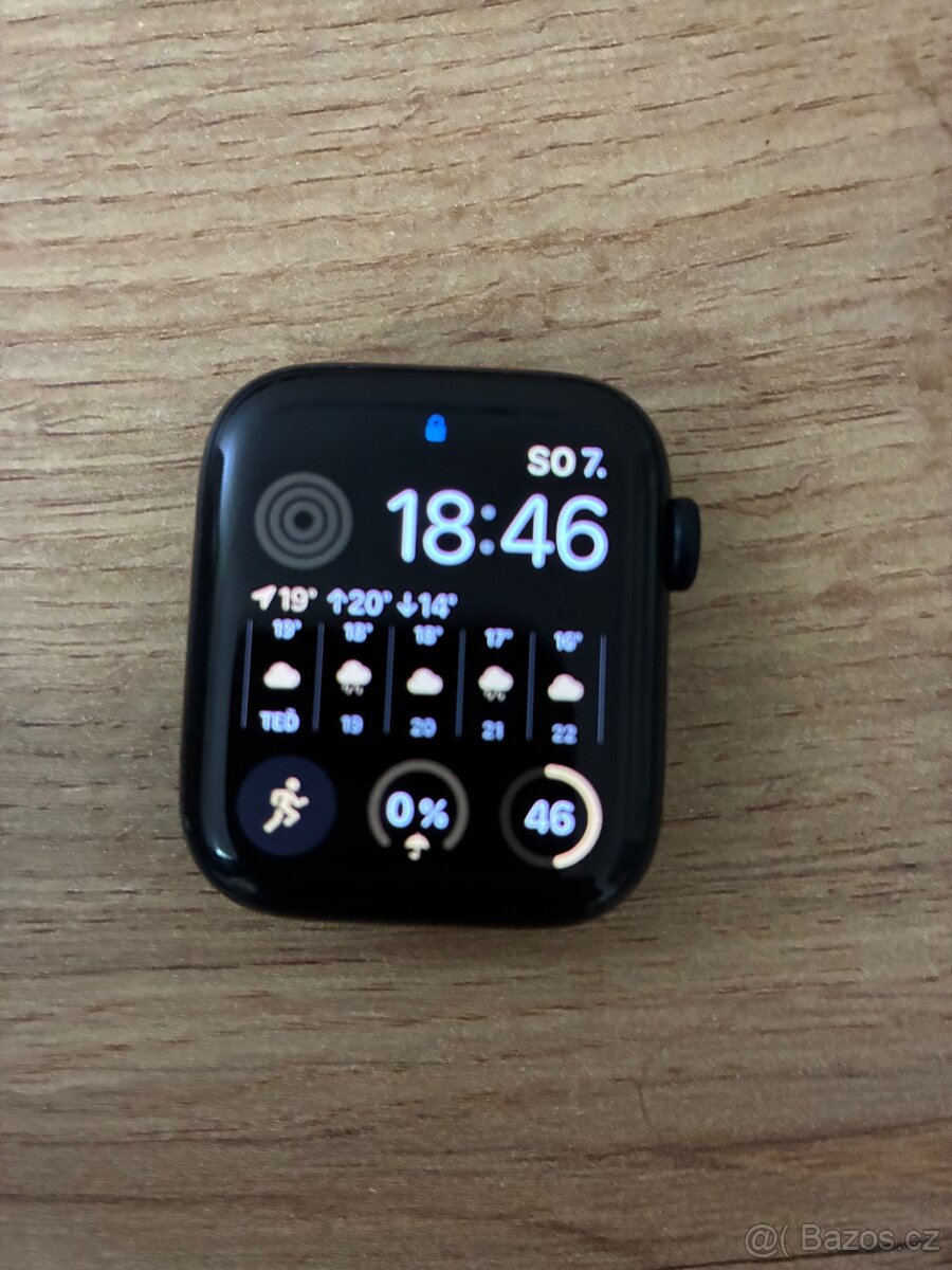 Prodám Apple Watch SE (2020), 40 mm, vesmírně šedé
