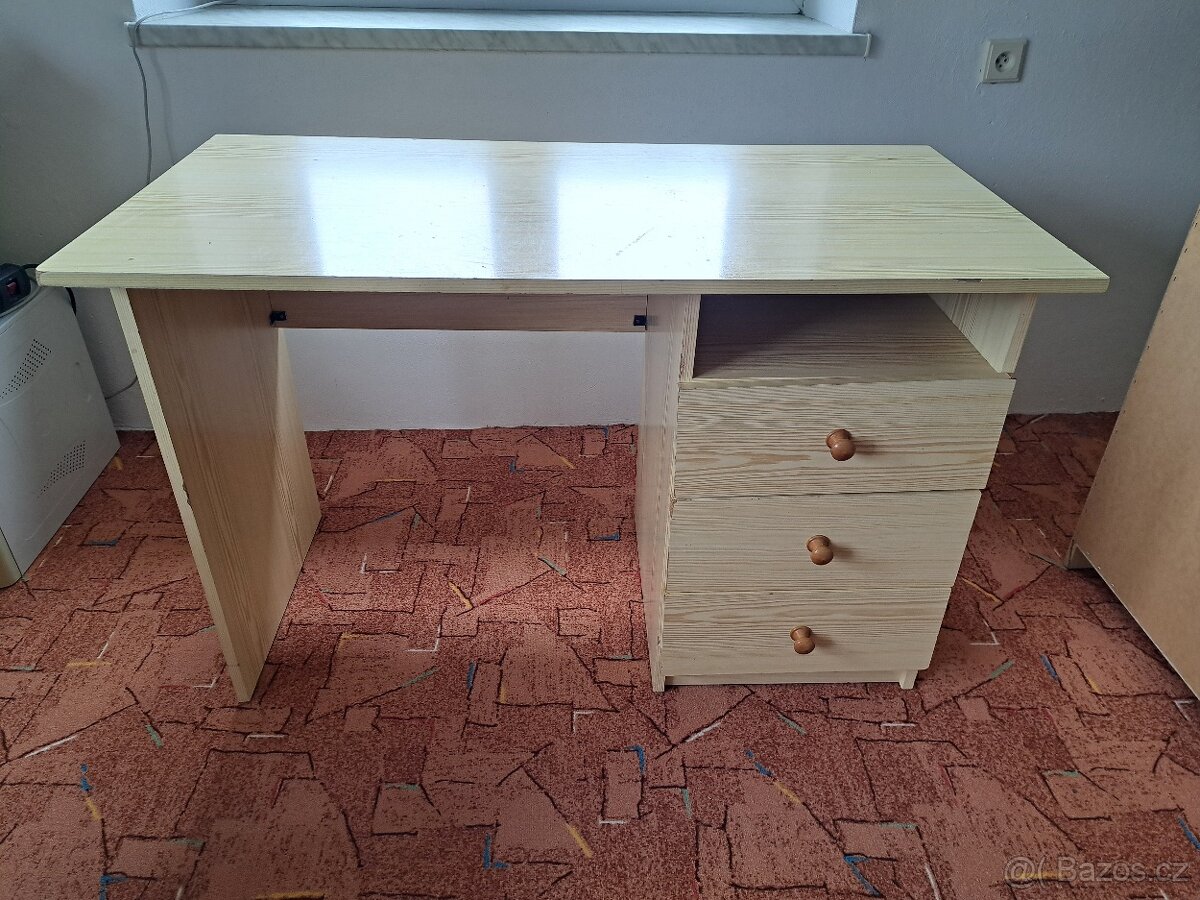 Starý psací stůl