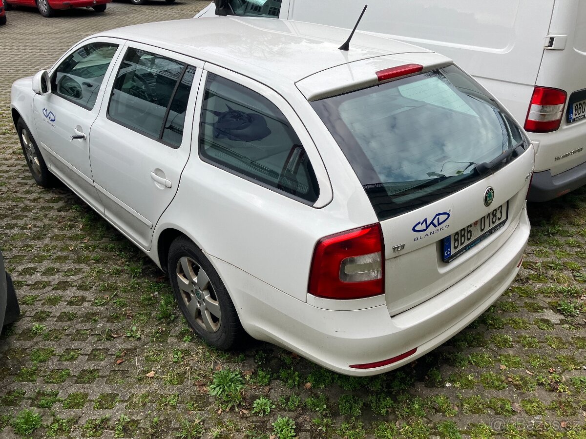 PRODEJ AUTOMOBILU ŠKODA OCTAVIA 8B6 0183