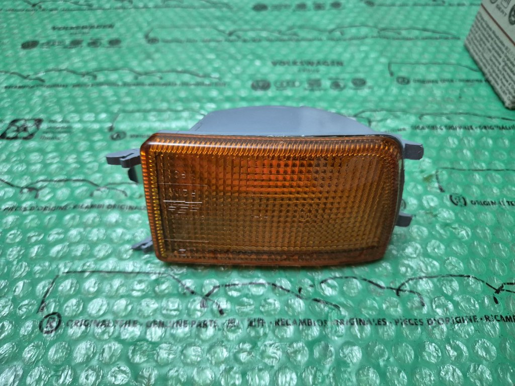 blinkr pravý přední oranžový VW Golf III , Vento 1H0953050