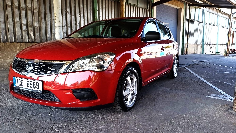 kia ceed 1.4 benzin ( velice pekny stav )