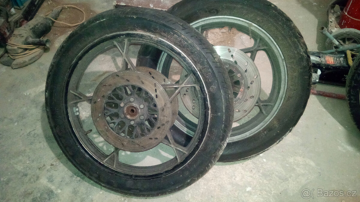 Kola na Suzuki GSX750E 1982