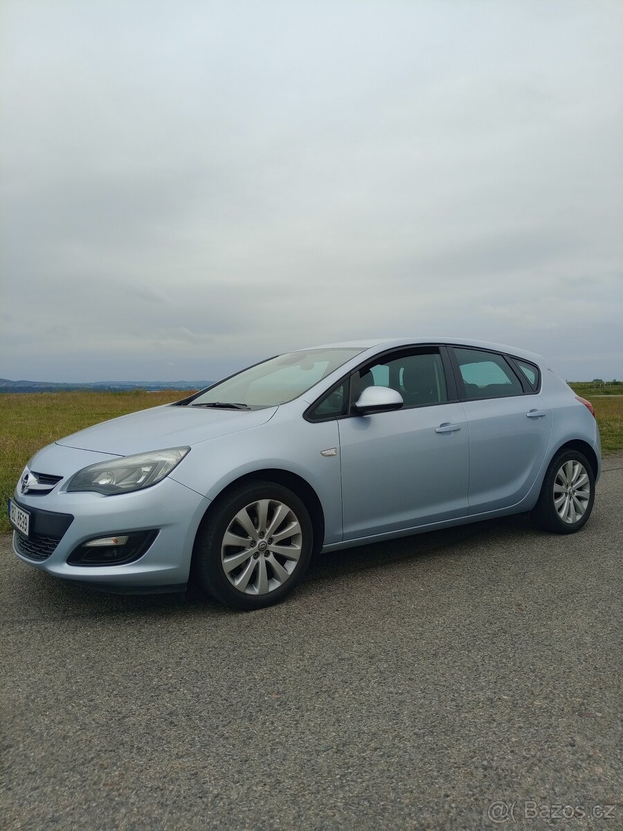 Opel Astra J 1.4i 74kW první majitel najeto pouze 49tis.km