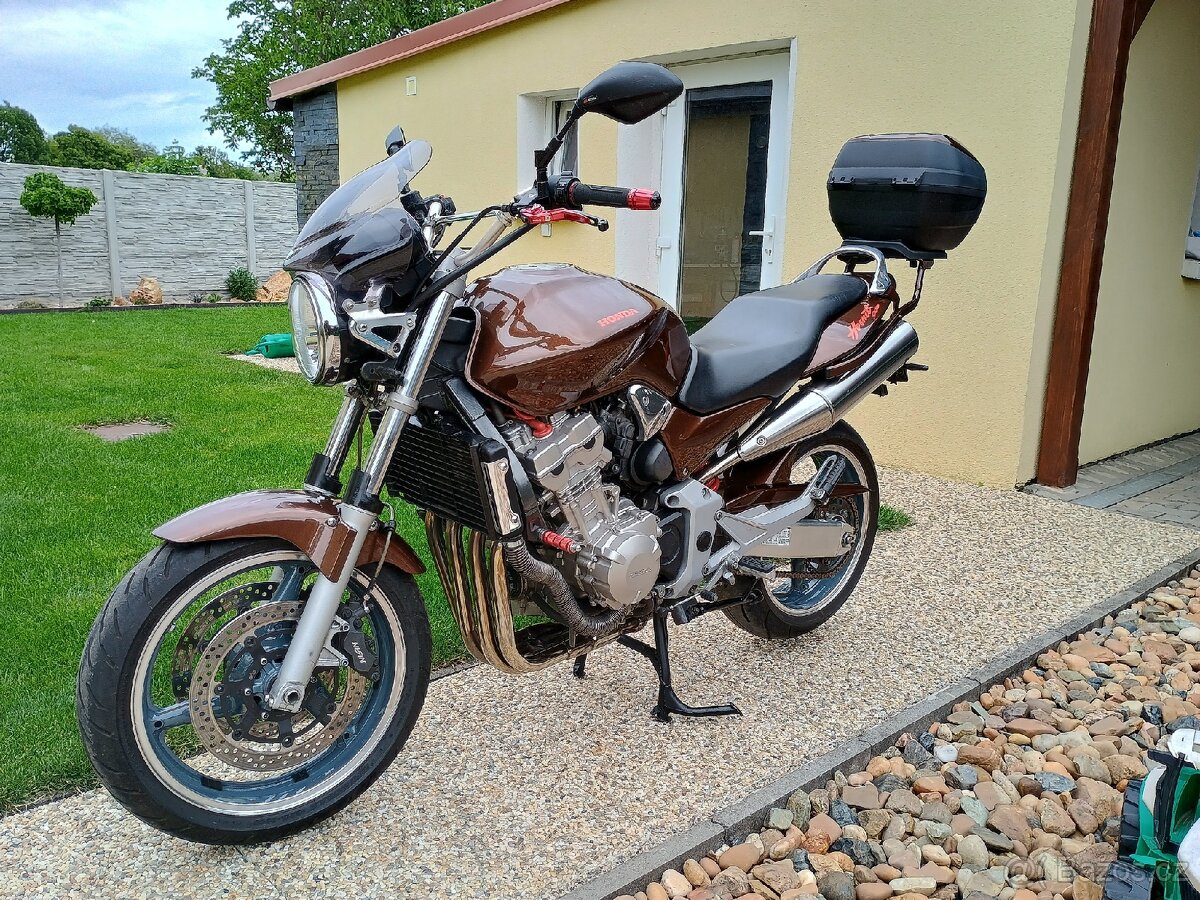 Honda Hornet 900 TOP + nový kufr