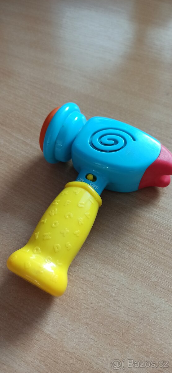 🛠️ Interaktivní dětské kladívko se zvukem a světlem – TOP S