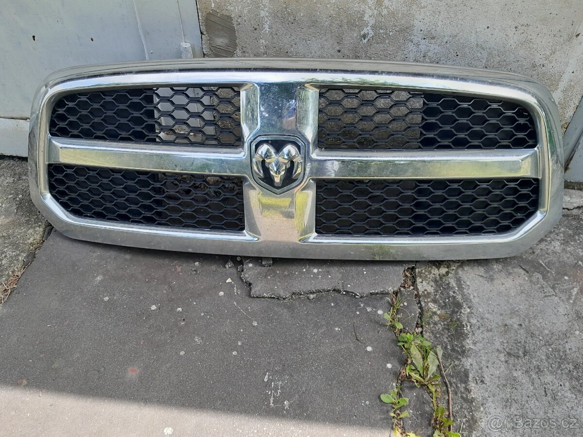 Přední maska dodge RAM 1500