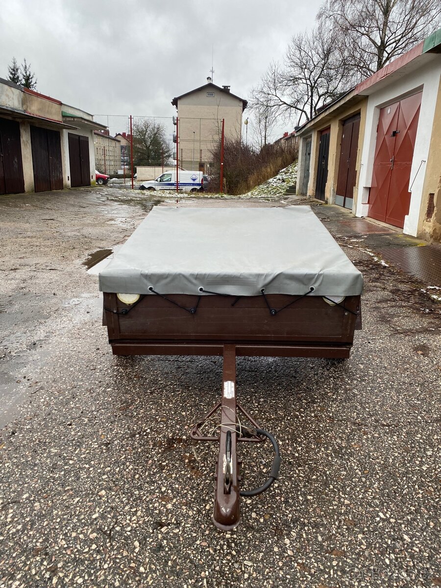 Přívěsný vozík