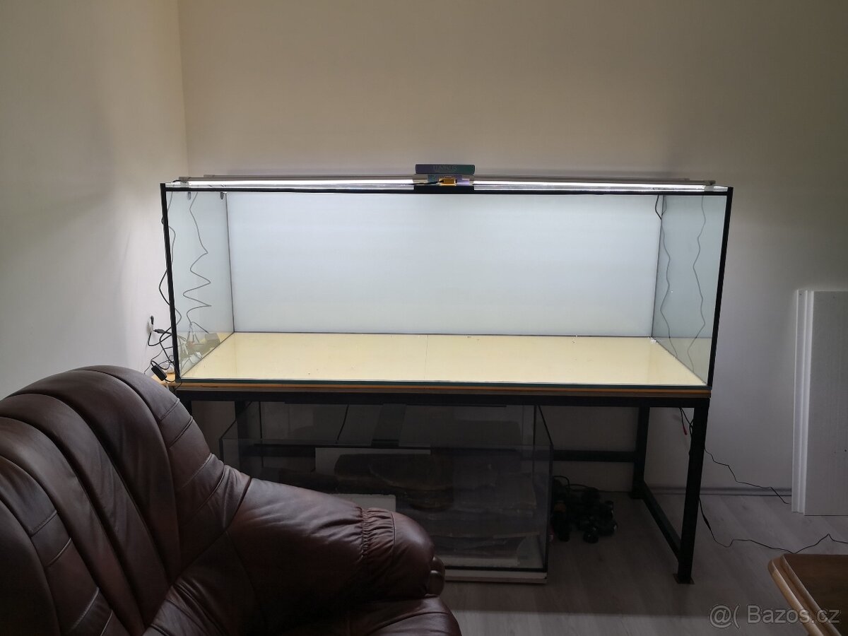 Akvárium cca 900litrů