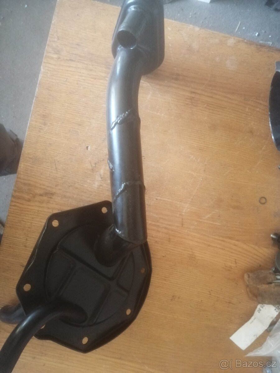 Odvzdušnění  motoru T815 úplné – demontované