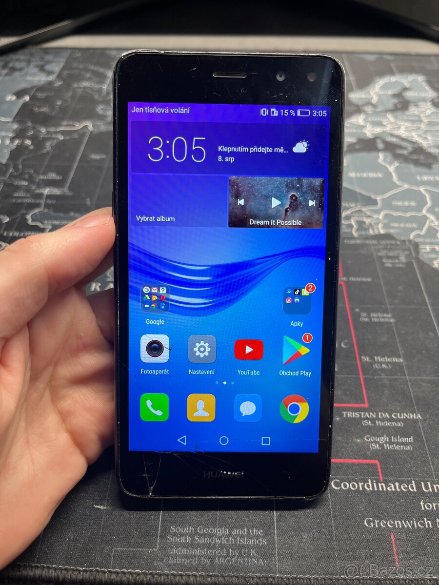 Starý a opotřebovaný telefon