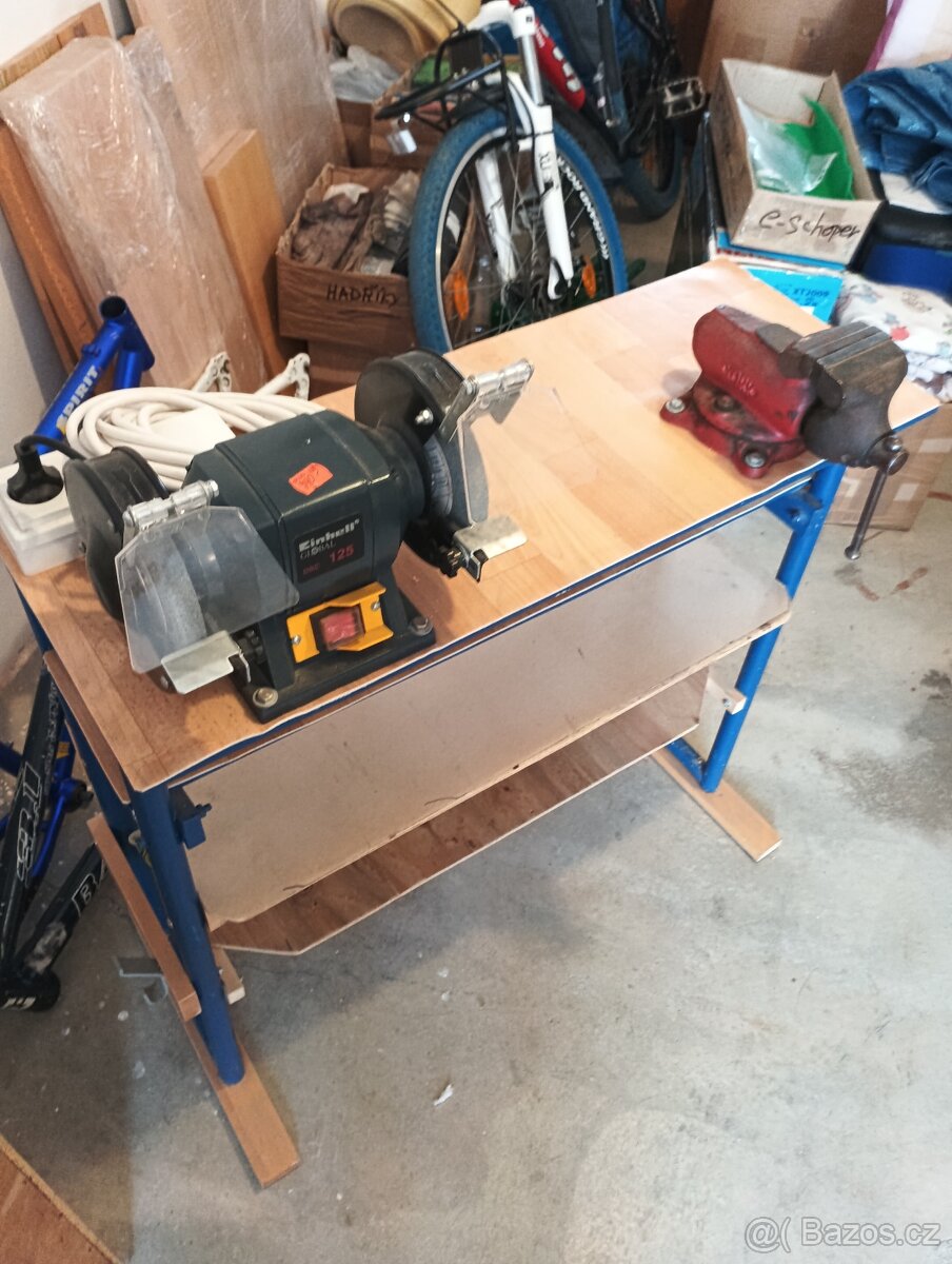 zánovní mini regál s Bruskou a Svěrákem