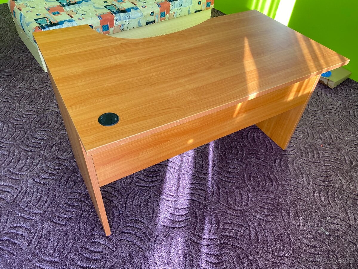 Kancelářský stůl