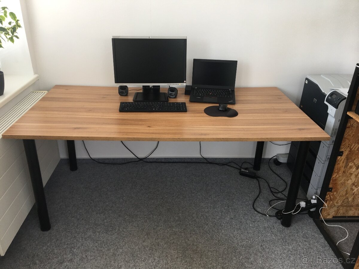 Kancelářské stoly