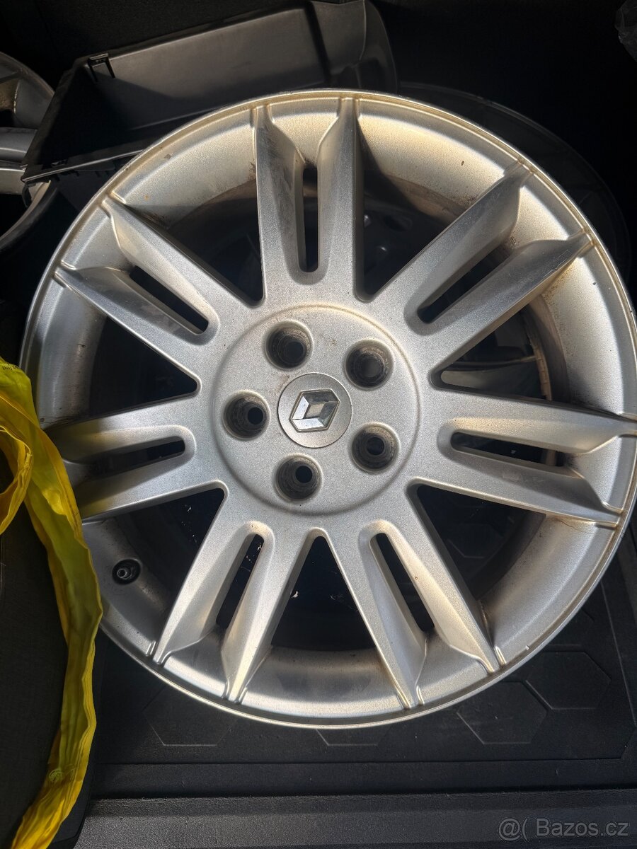 Sada Alu Renault r17