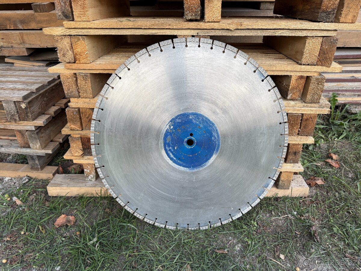 Prodám diamantový řezný kotouč 700mm