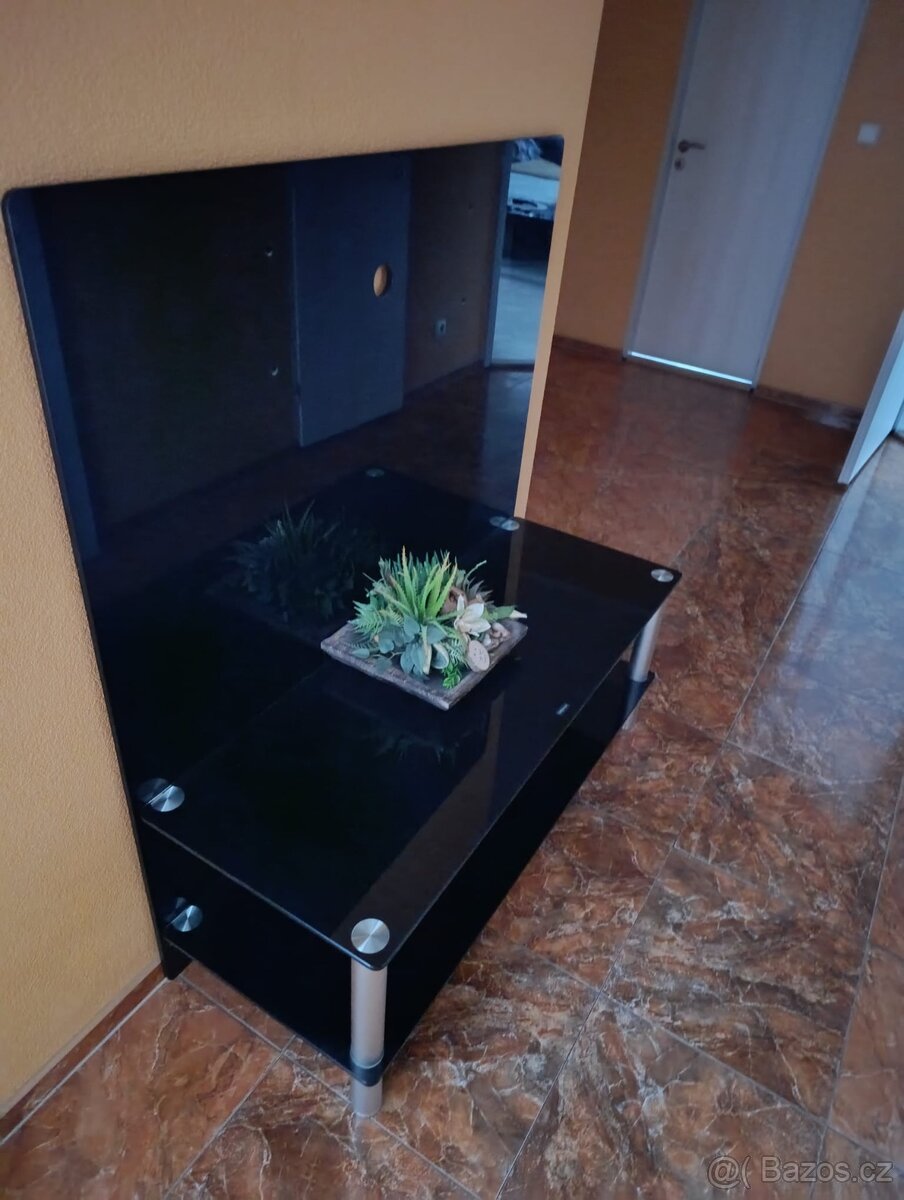 TV stolek + 2 skřínky