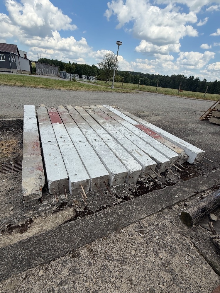 Betonové sloupy ,překlady