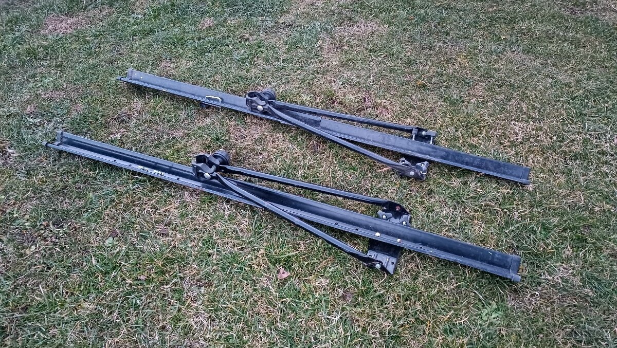 Střešní nosič na kola