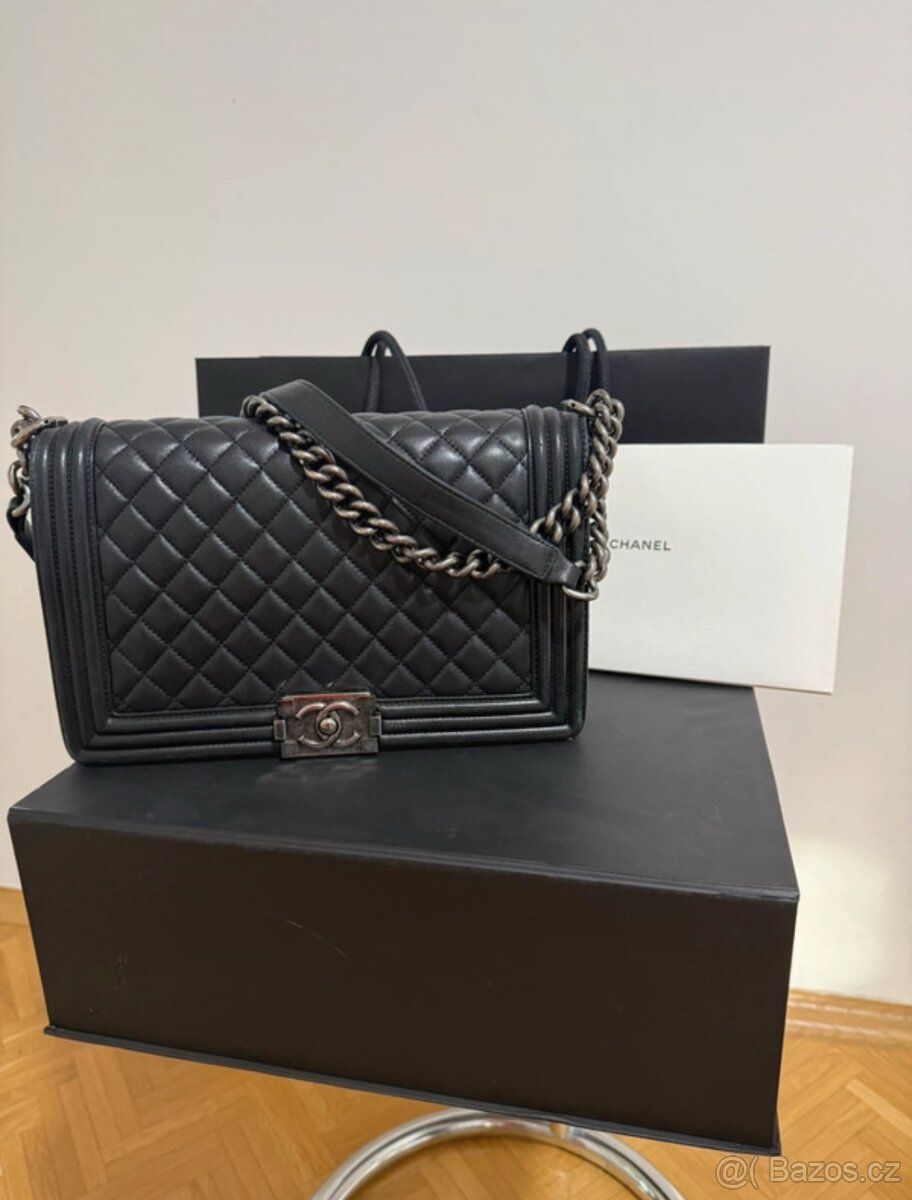 Chanel Boy medium kabelka