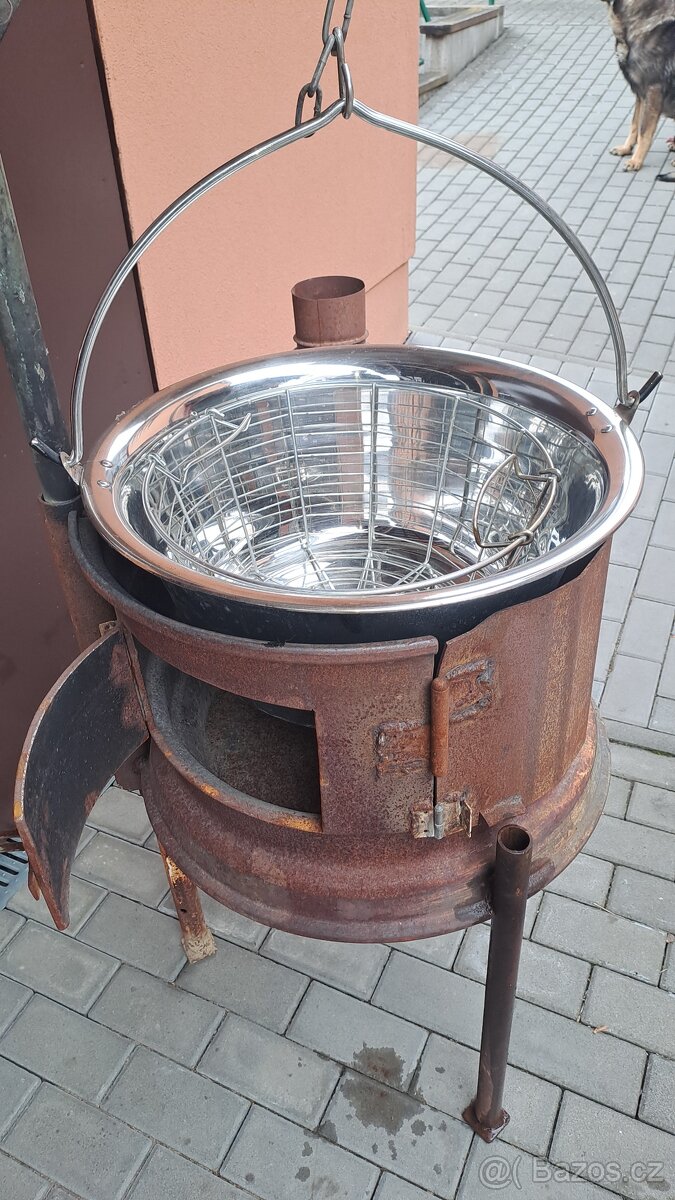 Kotlík, ohniště, gril