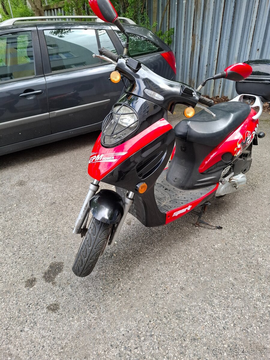 Skútr 125
