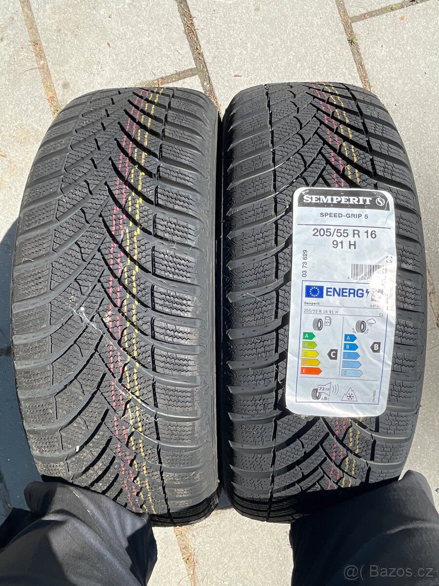 Dvě nové zimní pneu 205/55/16 Semperit