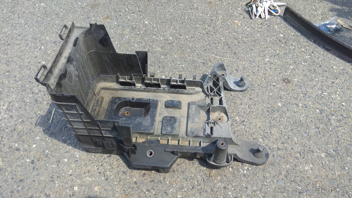 Konzola autobaterie Škoda Octavia 2