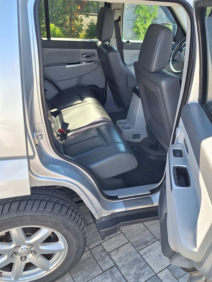 Jeep cherokee 2.8CRD 130kw rok2010