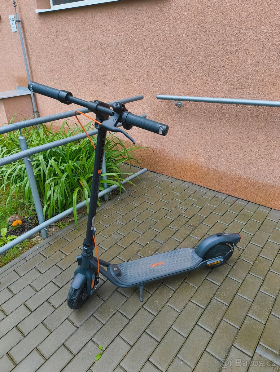 Koloběžka Segway ninebot kickscooter F2 plus