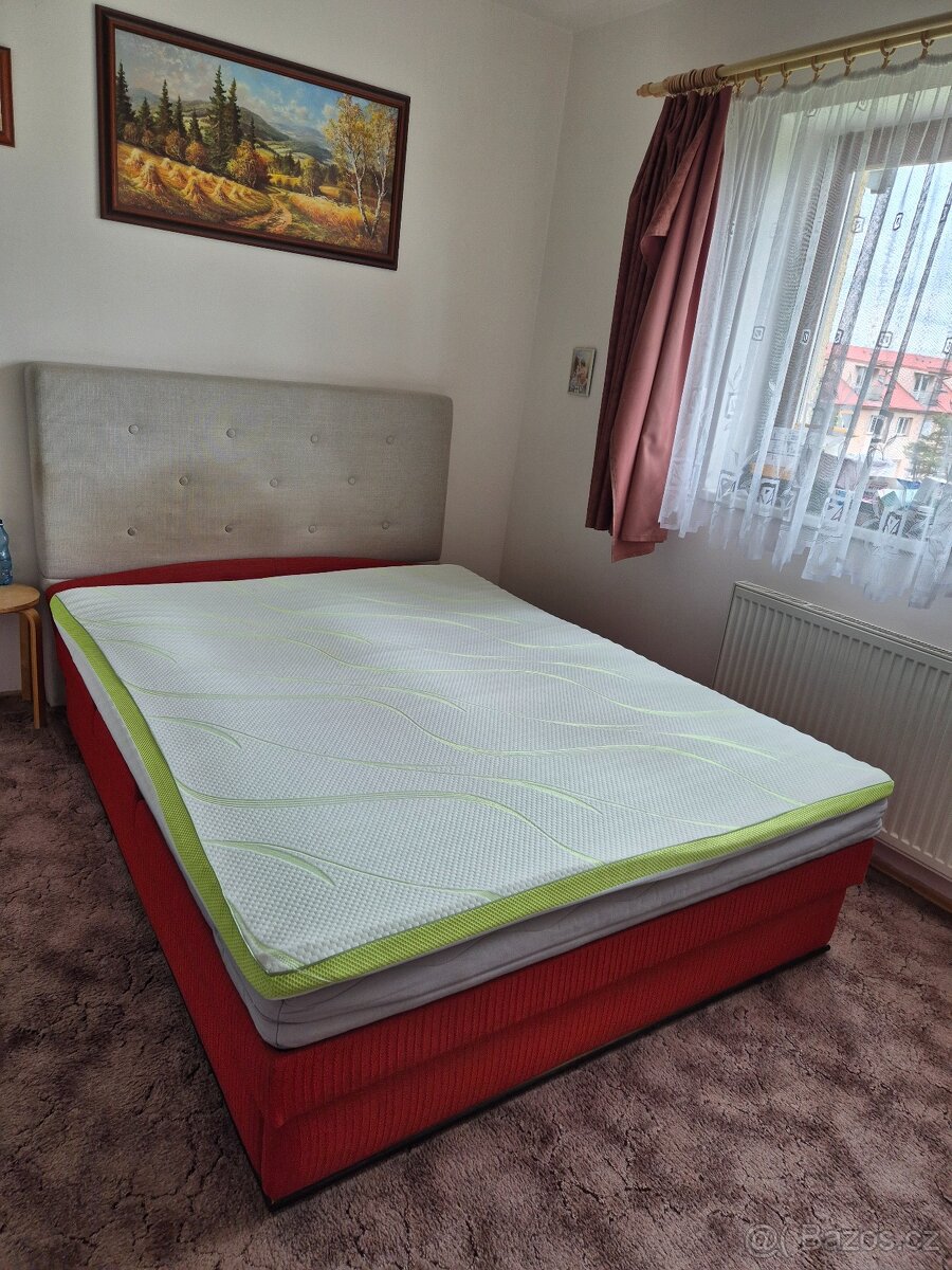 Postel s úložným prostorem a matrací
