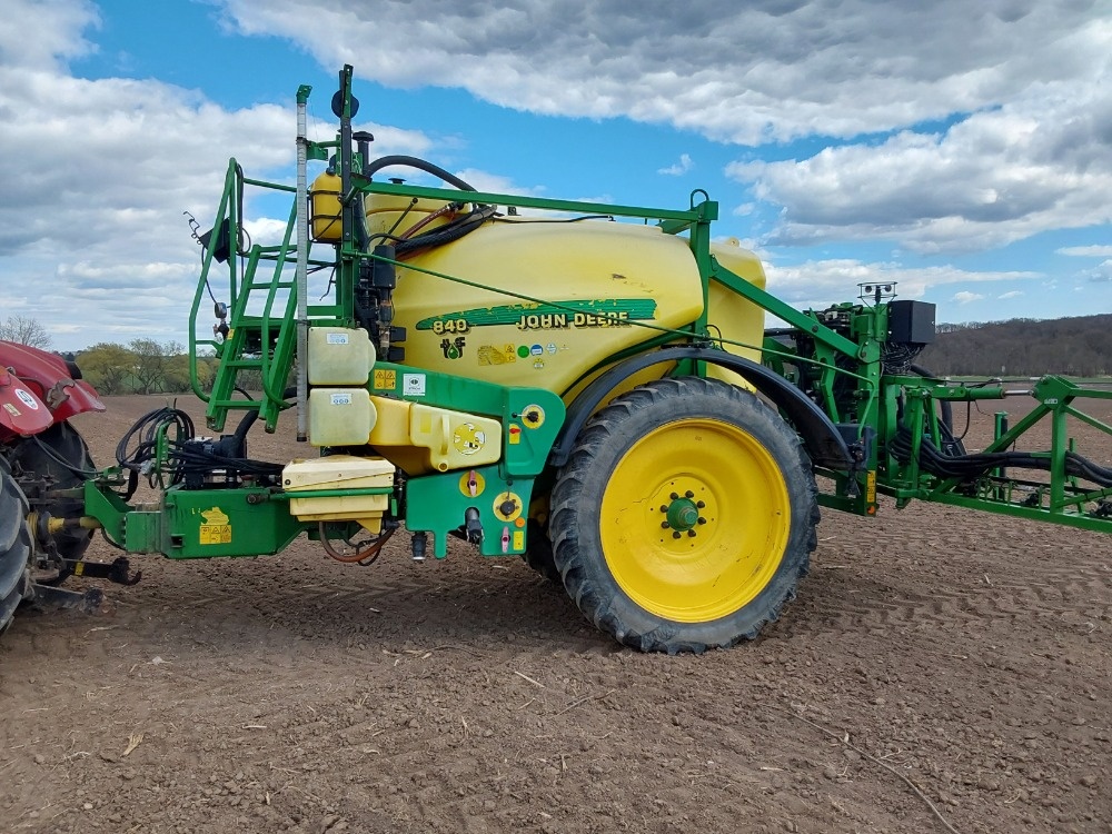 postřikovač John Deere 840
