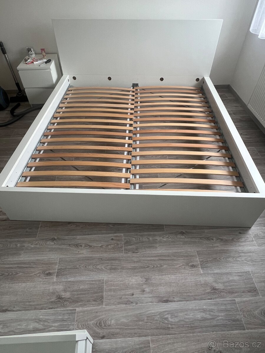 Postel Ikea malm 180x200