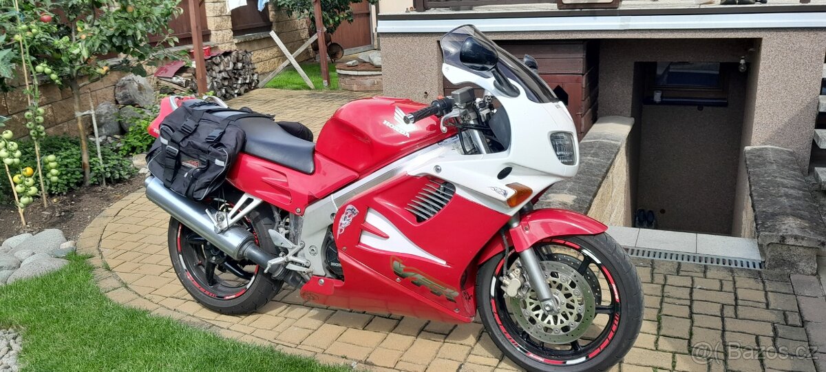 Honda VFR 750, RC 36