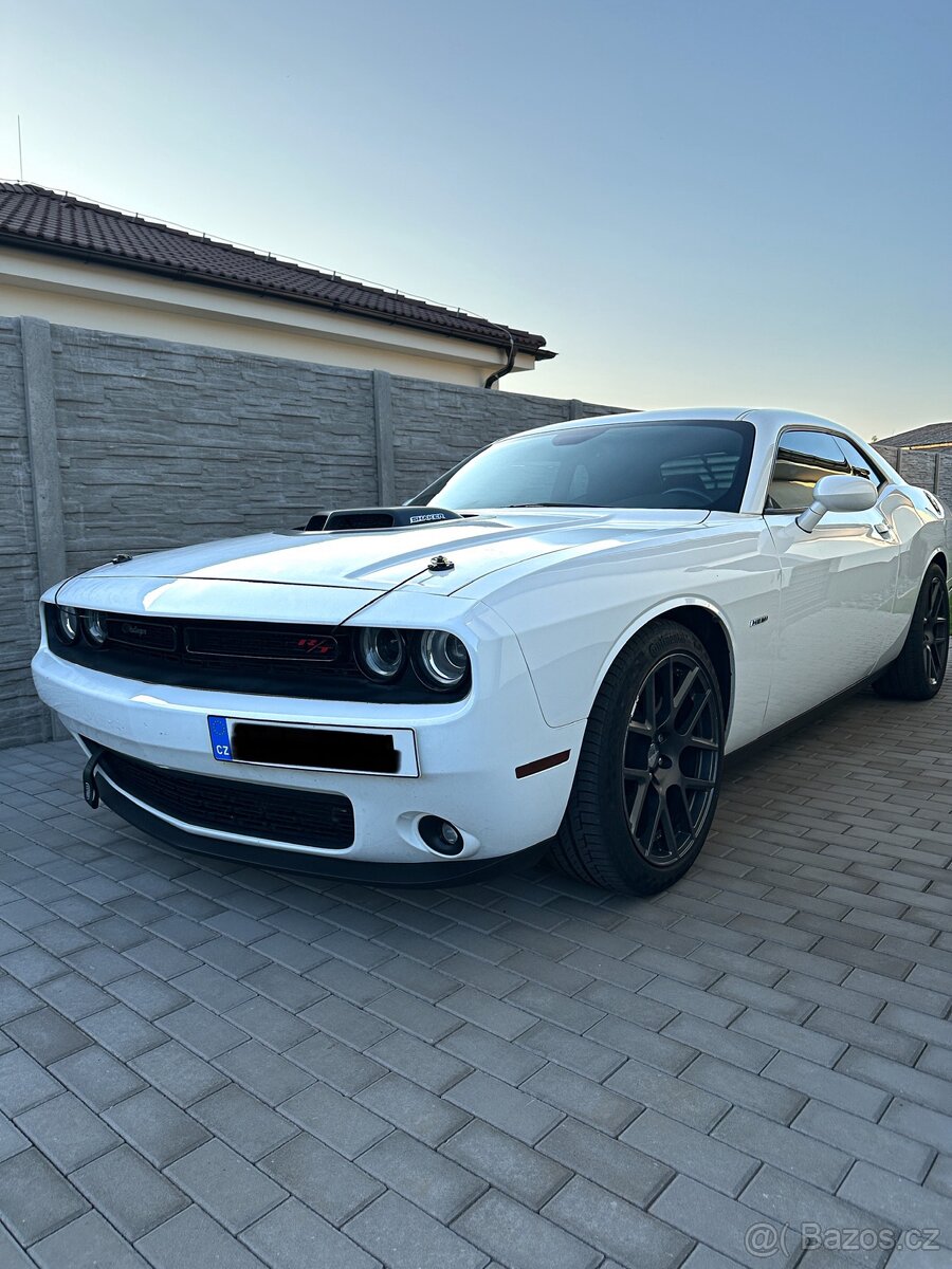 Dodge Challenger 5.7 Hemi Shaker