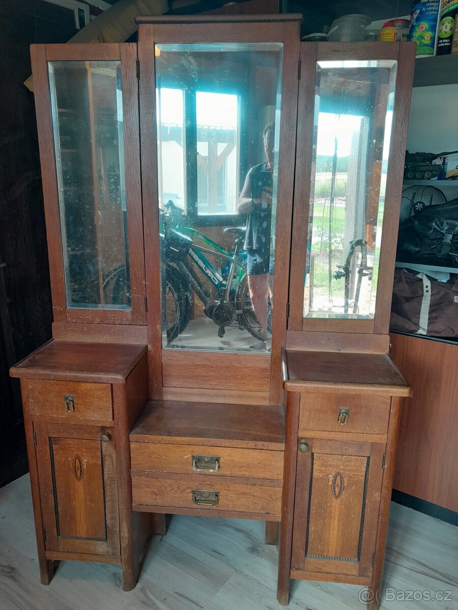 Toaletka z 1. republiky