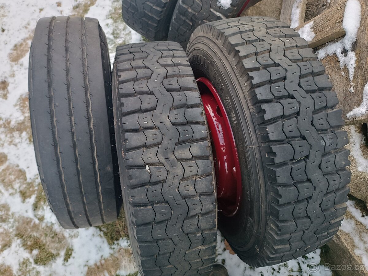 Prodám nákladní pneu 215/75/17.5