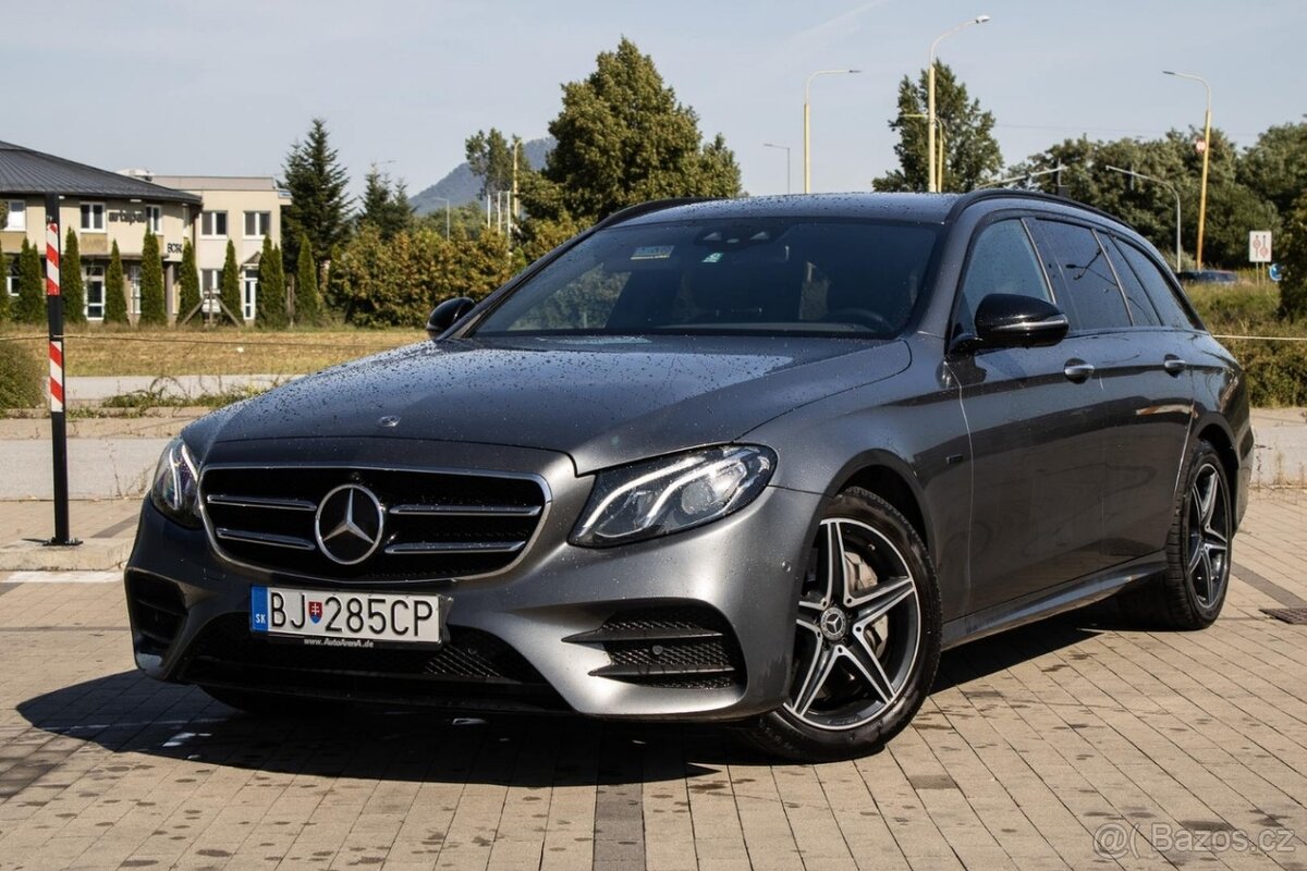 Mercedes Benz E 300 de T Avantgarde (2020).