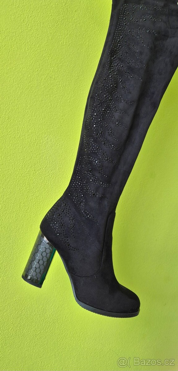 Elegantní semišové kozačky