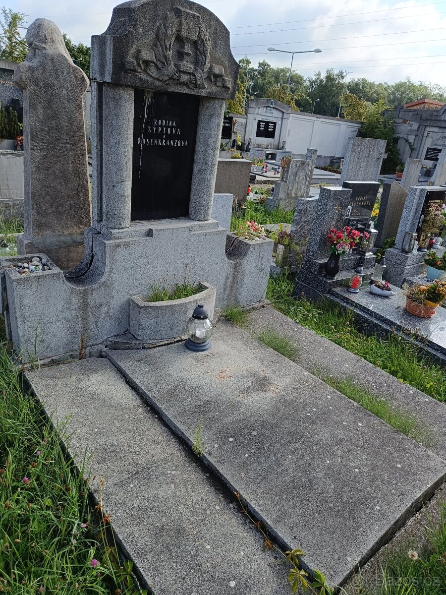 Dvojhrob Mladé - sleva