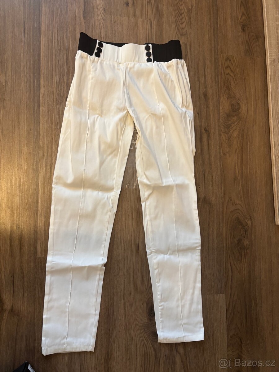 Nové bílé elegantní kalhoty s černým pasem – vel. 38