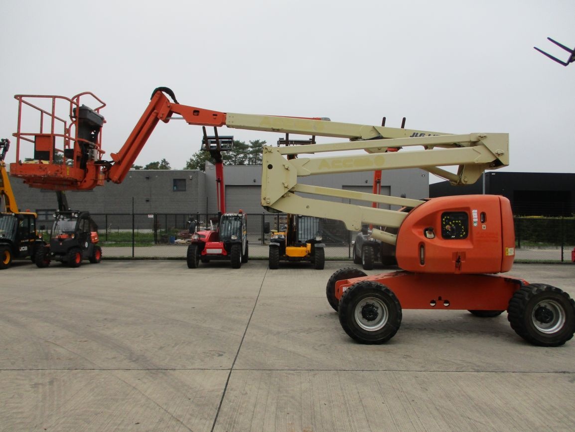 TERÉNNÍ KLOUBOVÁ PLOŠINA JLG 510 AJ