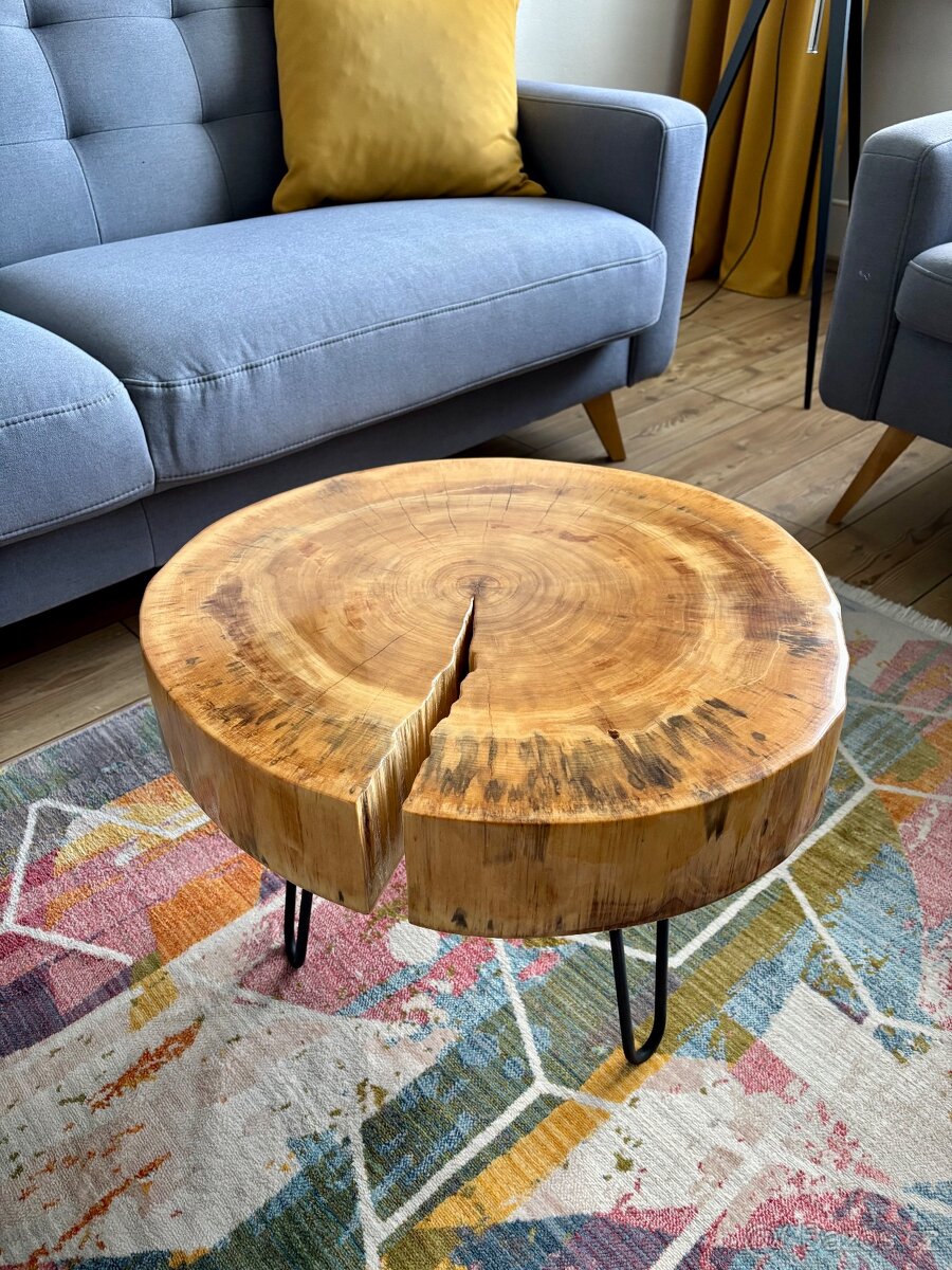 NOVÉ / Konferenční stolek z masivu