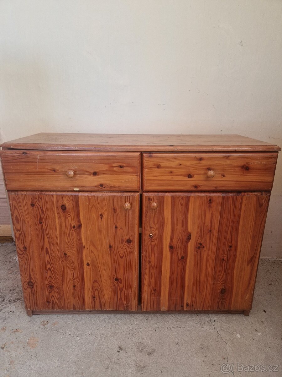 Skřínka dřevěná