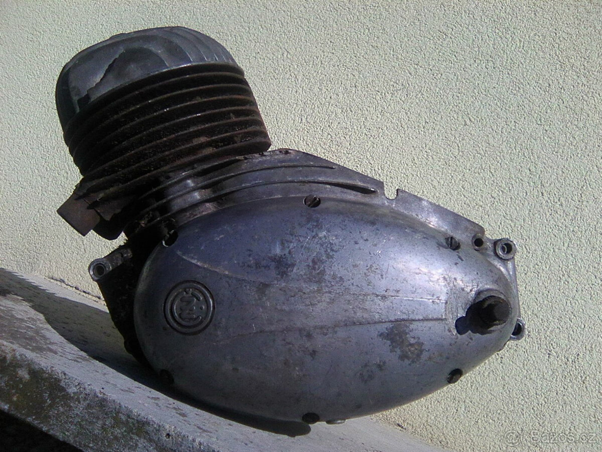 čz 125/150 - motor,rozeta,kolo,náboj,startpáka,válec čz125b