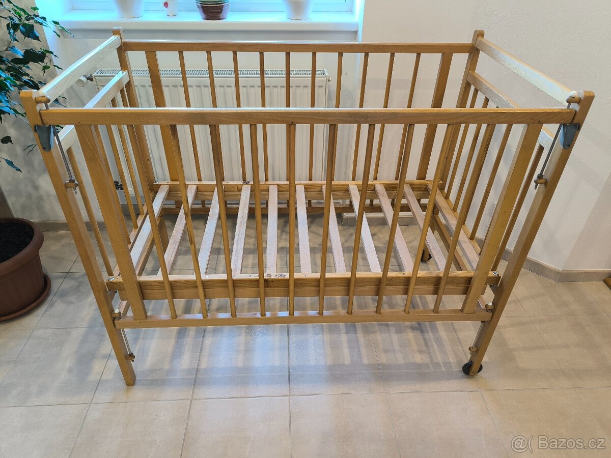 Dětská postýlka pro nejmenší - dřevěná klasika
