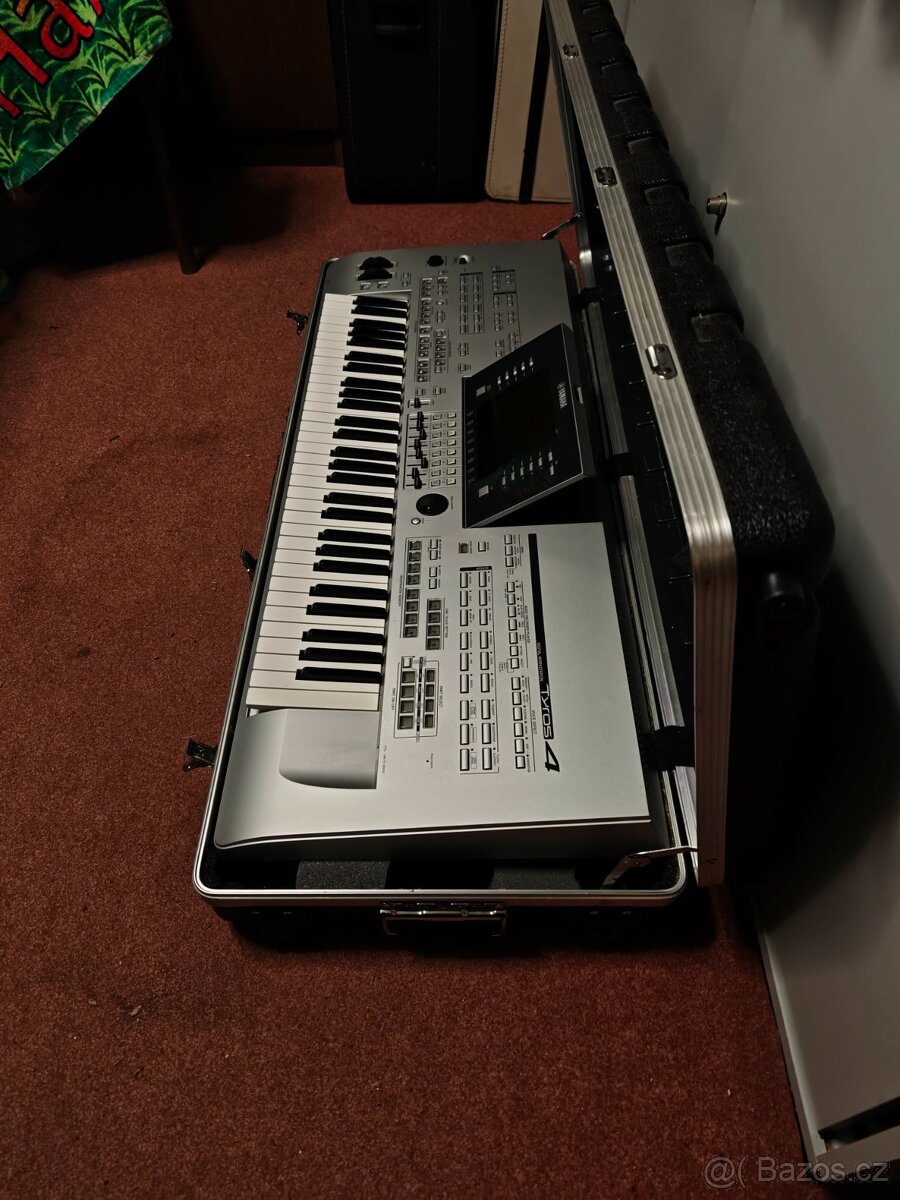 YAMAHA Tyros 4