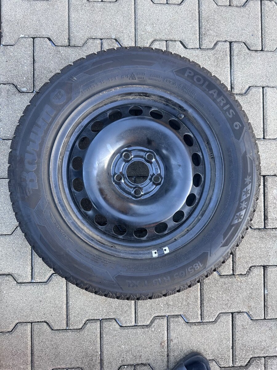 Zimní kompletní kola Škoda Fabia IV 5x100 185/65/15 Barum