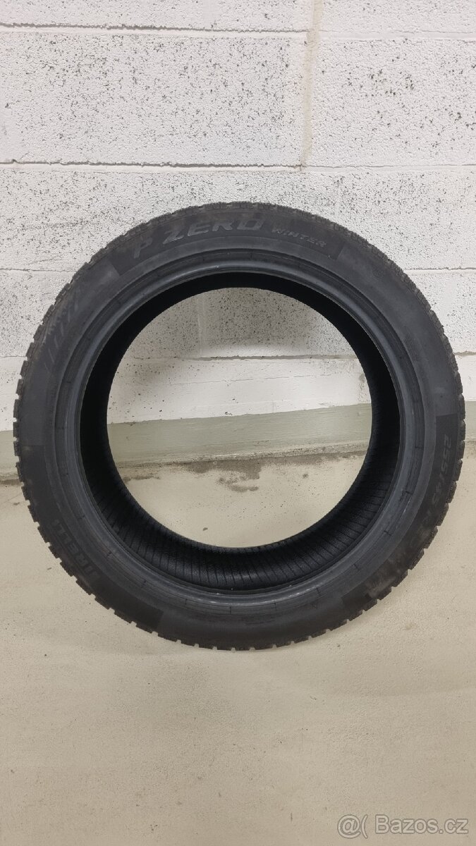 Pirelli P Zero Winter 255/45/20