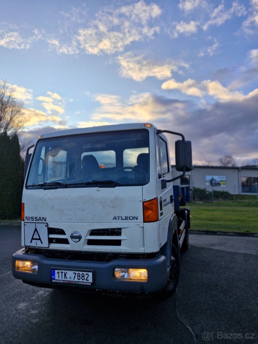 Nissan Atleon 80.14 hakovy nosic kontejneru
